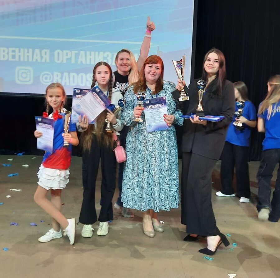 С учениками на международном конкурсе в Казани. Студия эстрадного вокала Ольги Васениной